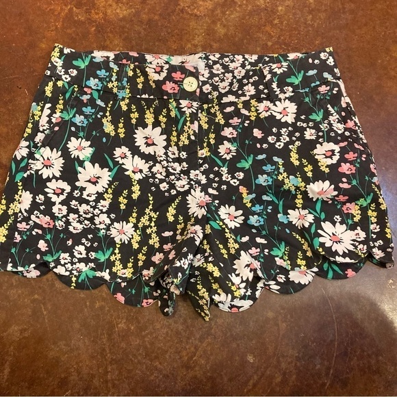 crown & ivy Pants - Ladies Crown and Ivy Floral Scalloped Edge Shelby Fit Shorts